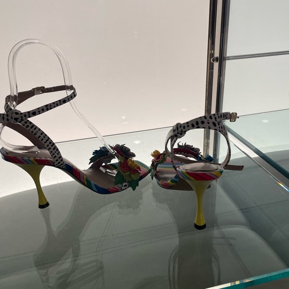 Heels - Picture 2 of 3